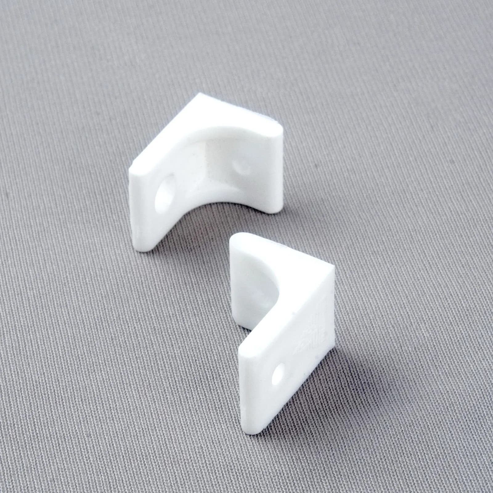 PP FA09W L Bracket - White (1000 Pcs)
